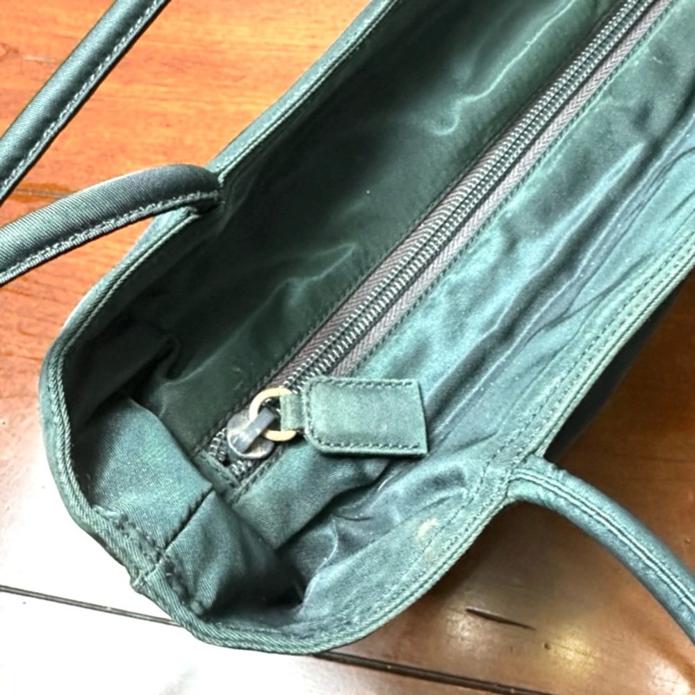 AUTHENTIC Prada tote/handbag. Color: Green. - Picture 9 of 16